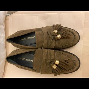 Stuart weitzman loafer, size 7, olive green color